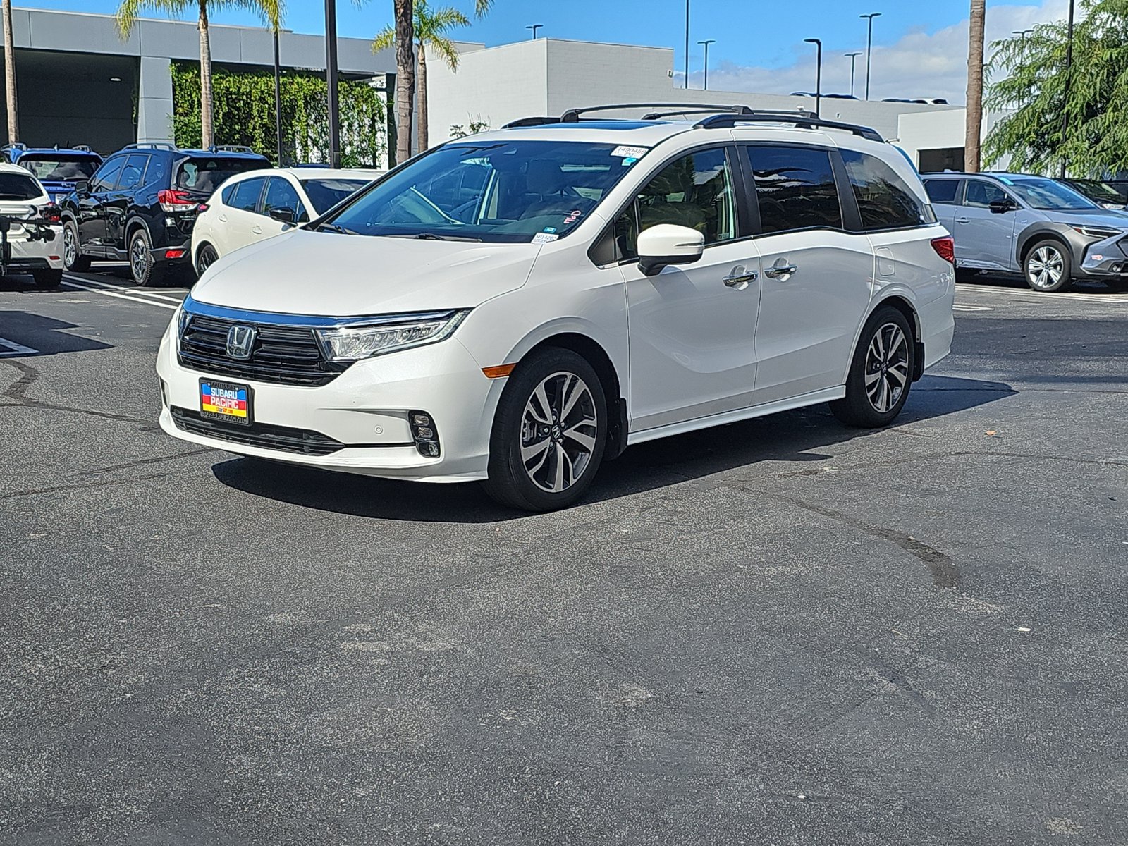 Used 2024 Honda Odyssey Touring image 3