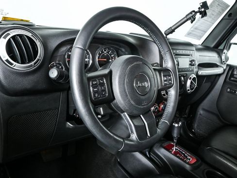 Used 2016 Jeep Wrangler Unlimited Sahara w/ Connectivity Group image 4