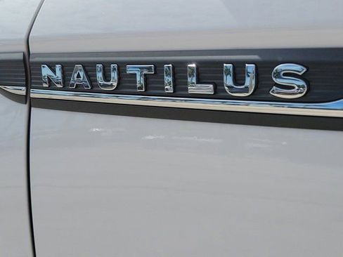 Certified 2023 Lincoln Nautilus Reserve FWD image 8