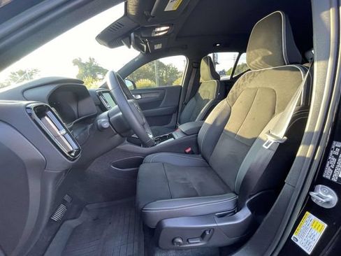 Certified 2023 Volvo XC40 Recharge Ultimate w/ Protection Package Premier AWD/4WD image 17