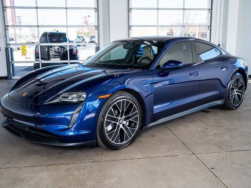 Used 2021 Porsche Taycan image 11