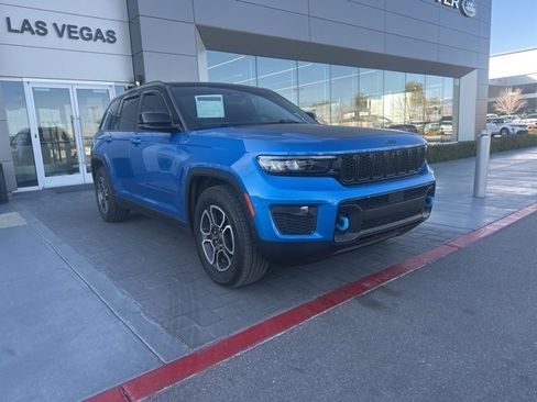 Used 2022 Jeep Grand Cherokee Trailhawk w/ Luxury Tech Group III image 3