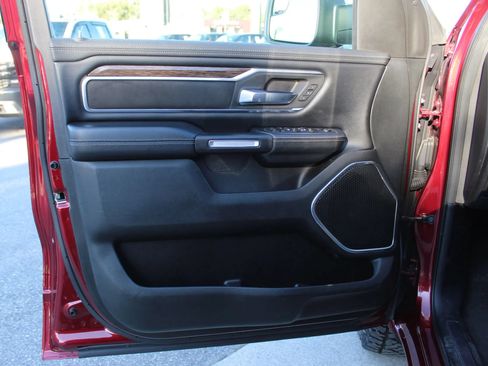 Used 2019 RAM 1500 Laramie AWD/4WD image 11