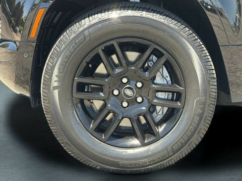 Used 2023 Land Rover Defender 110 SE AWD/4WD image 35