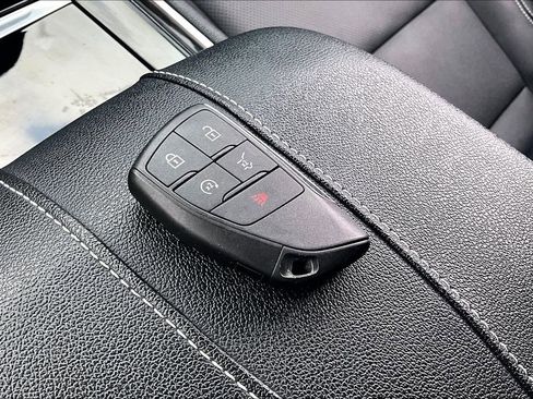 Used 2024 Chevrolet Traverse LT w/ Enhanced Driving Package FWD image 33
