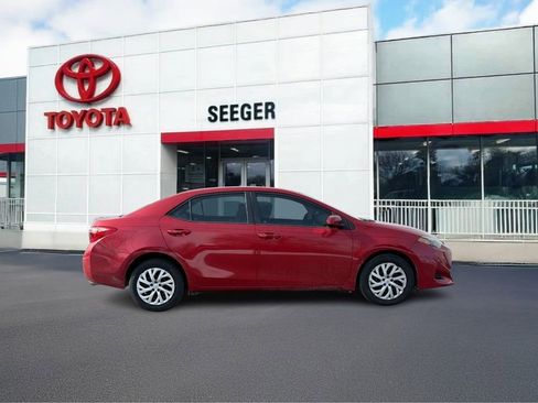 Used 2017 Toyota Corolla LE image 2
