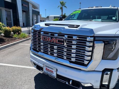 Used 2024 GMC Sierra 3500 Denali w/ Denali Reserve Package AWD/4WD image 3
