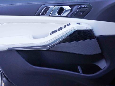 Certified 2026 BMW X7 M60i image 31