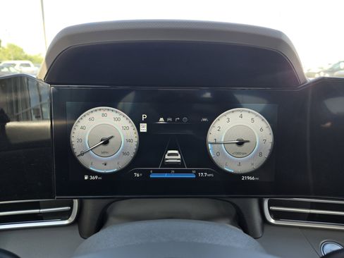 Used 2024 Hyundai Elantra SEL image 8