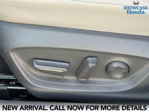 Used 2019 Toyota Camry SE w/ Carpet Mat Package FWD image 15