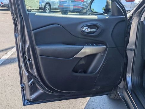 Used 2017 Jeep Cherokee Limited w/ Technology Group FWD image 14
