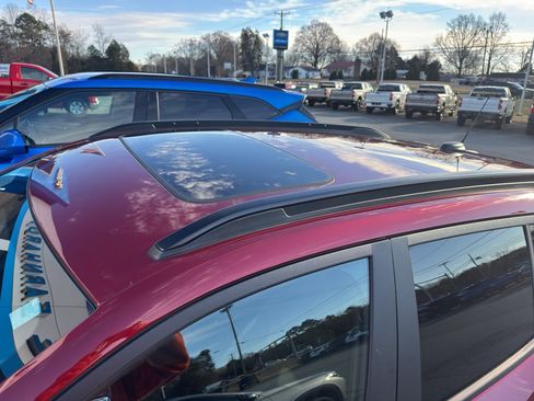 Used 2025 Chevrolet Trax LT w/ Sunroof Package image 6