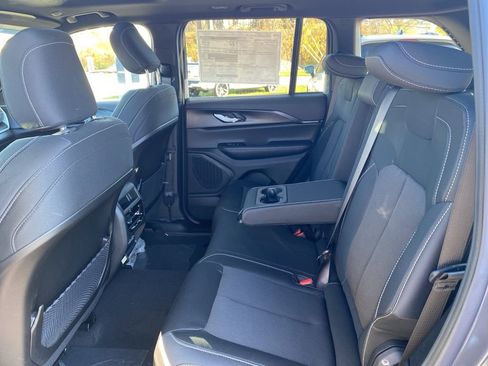 New 2025 Jeep Grand Cherokee Laredo X w/ Luxury Tech Group I AWD/4WD image 19