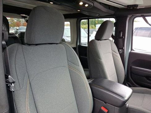 Certified 2024 Jeep Wrangler Unlimited AWD/4WD image 13