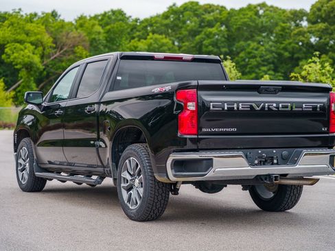 Used 2023 Chevrolet Silverado 1500 LT AWD/4WD image 5