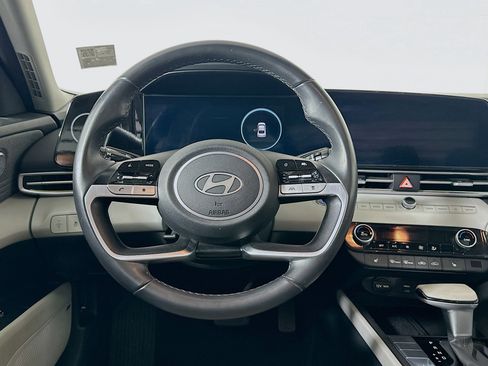 Used 2025 Hyundai Elantra Limited FWD image 18