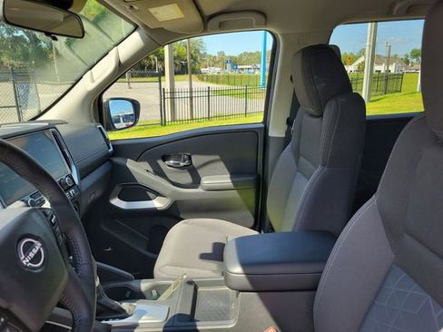 Used 2025 Nissan Frontier SV w/ SV Convenience Package RWD image 10