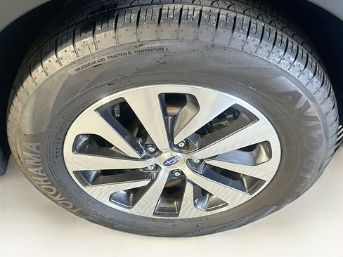 Used 2025 Subaru Outback Premium AWD/4WD image 11