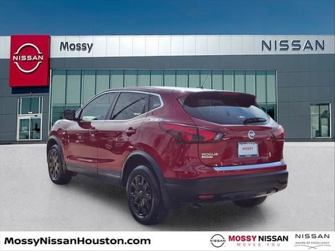 Used 2018 Nissan Rogue Sport S image 5