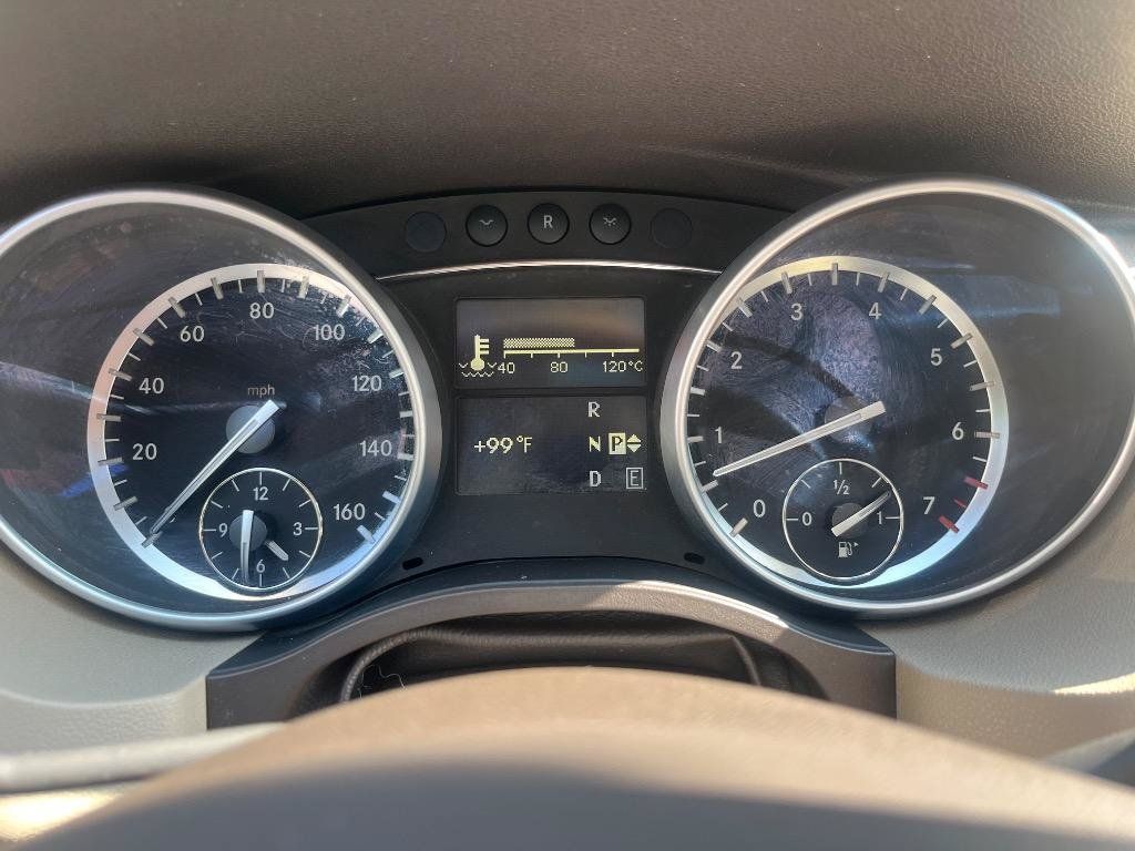 Used 2011 Mercedes-Benz R 350 4MATIC image 24