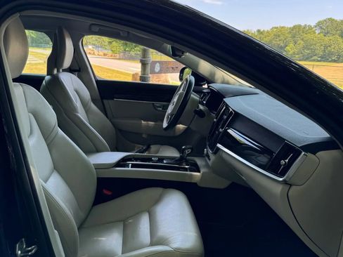 Used 2018 Volvo S90 T5 Momentum w/ Convenience Package image 18