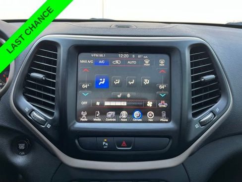 Used 2018 Jeep Cherokee Limited FWD image 20