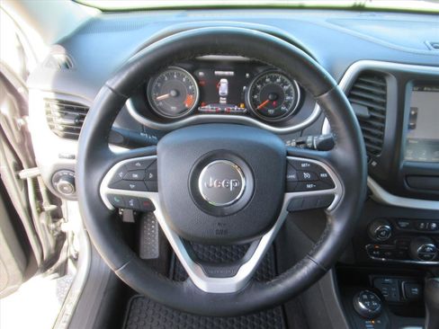 Used 2015 Jeep Cherokee Trailhawk w/ Comfort/Convenience Group image 18
