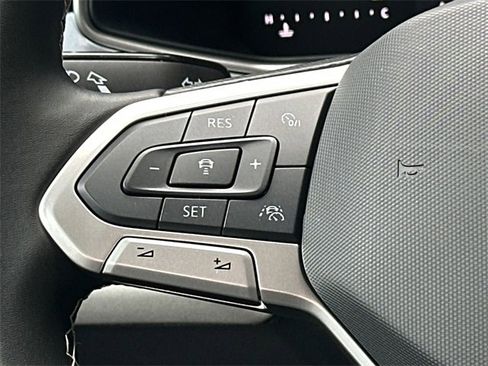 Used 2025 Volkswagen Taos SE image 24