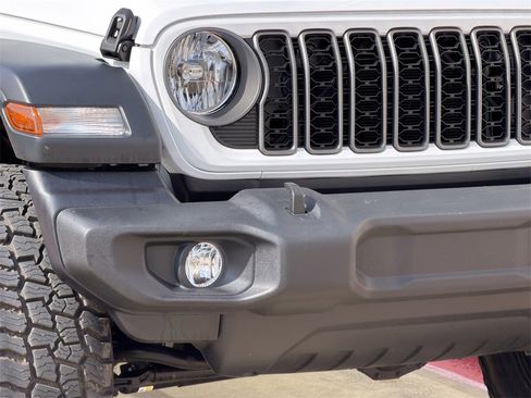 Used 2025 Jeep Wrangler Sport image 7