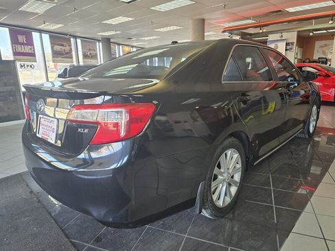 Used 2012 Toyota Camry XLE w/ Leather Pkg image 4