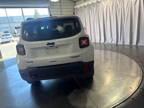 Used 2023 Jeep Renegade Trailhawk AWD/4WD image 6