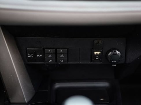 Used 2018 Toyota RAV4 Limited w/ Advanced Technology Package AWD/4WD image 29