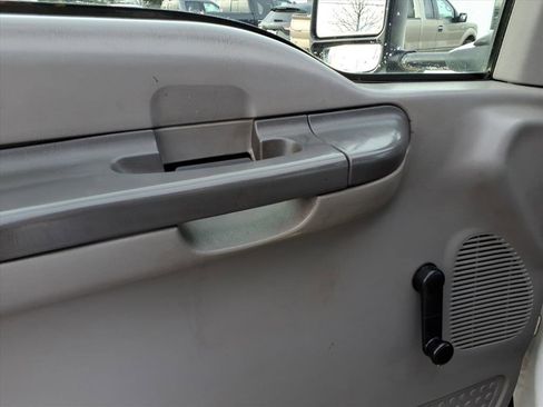 Used 1999 Ford F550 2WD Regular Cab Super Duty image 16