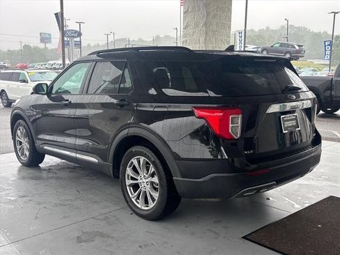 Used 2022 Ford Explorer XLT w/ Equipment Group 202A AWD/4WD image 2