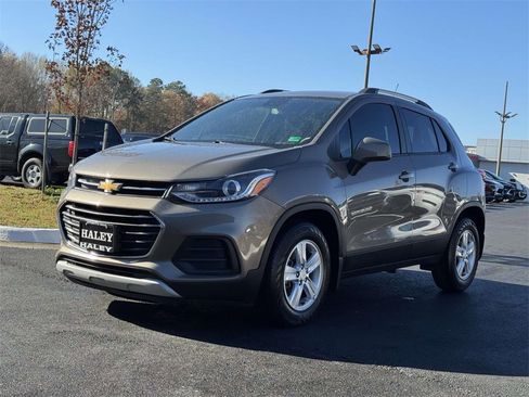 Used 2021 Chevrolet Trax LT w/ LT Convenience Package image 23