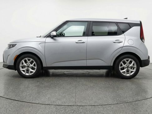 Used 2025 Kia Soul LX w/ LX Technology Package image 5