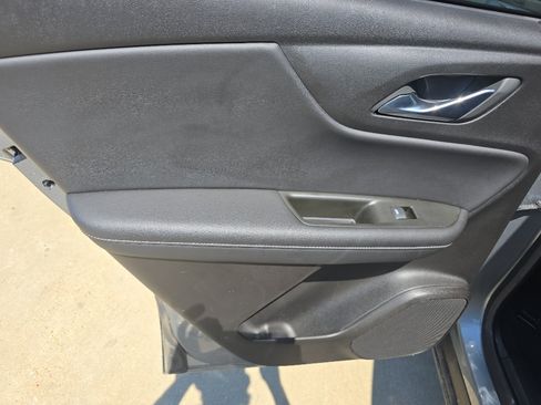 Used 2016 Nissan Rogue SV image 11