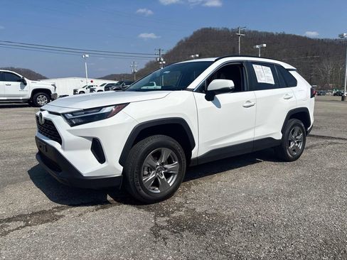 Used 2025 Toyota RAV4 XLE image 34