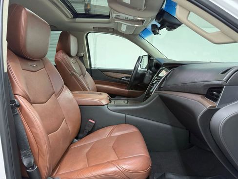 Used 2018 Cadillac Escalade Luxury w/ LPO, Radiant Package image 20