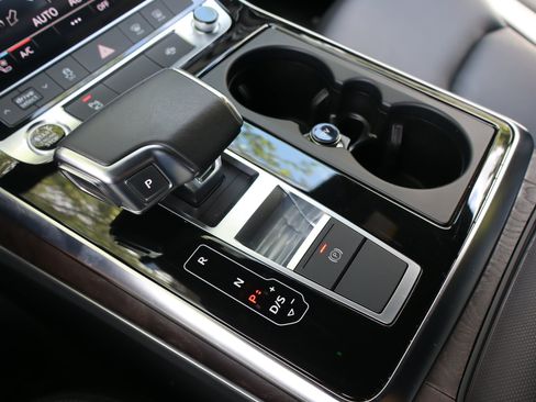 Used 2022 Audi Q8 Premium Plus AWD/4WD image 32