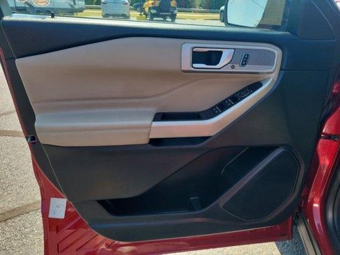 Used 2024 Ford Explorer Limited image 17