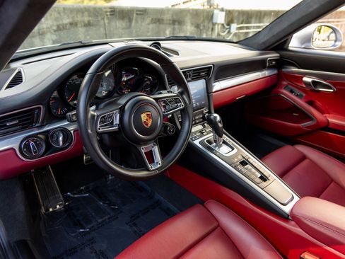Used 2018 Porsche 911 Carrera S image 4