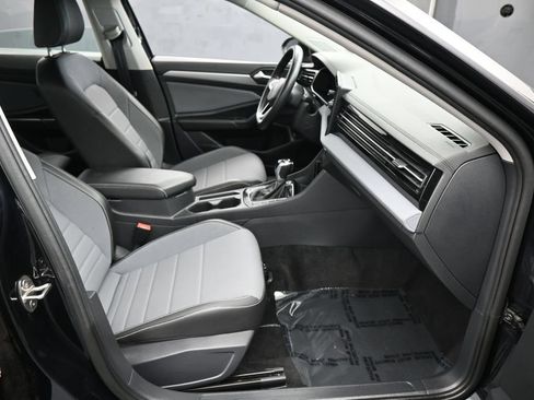 Used 2025 Volkswagen Jetta SE FWD image 39
