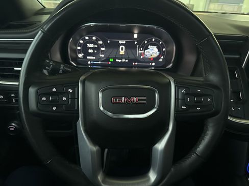 Used 2022 GMC Yukon SLT w/ SLT Premium Package image 17