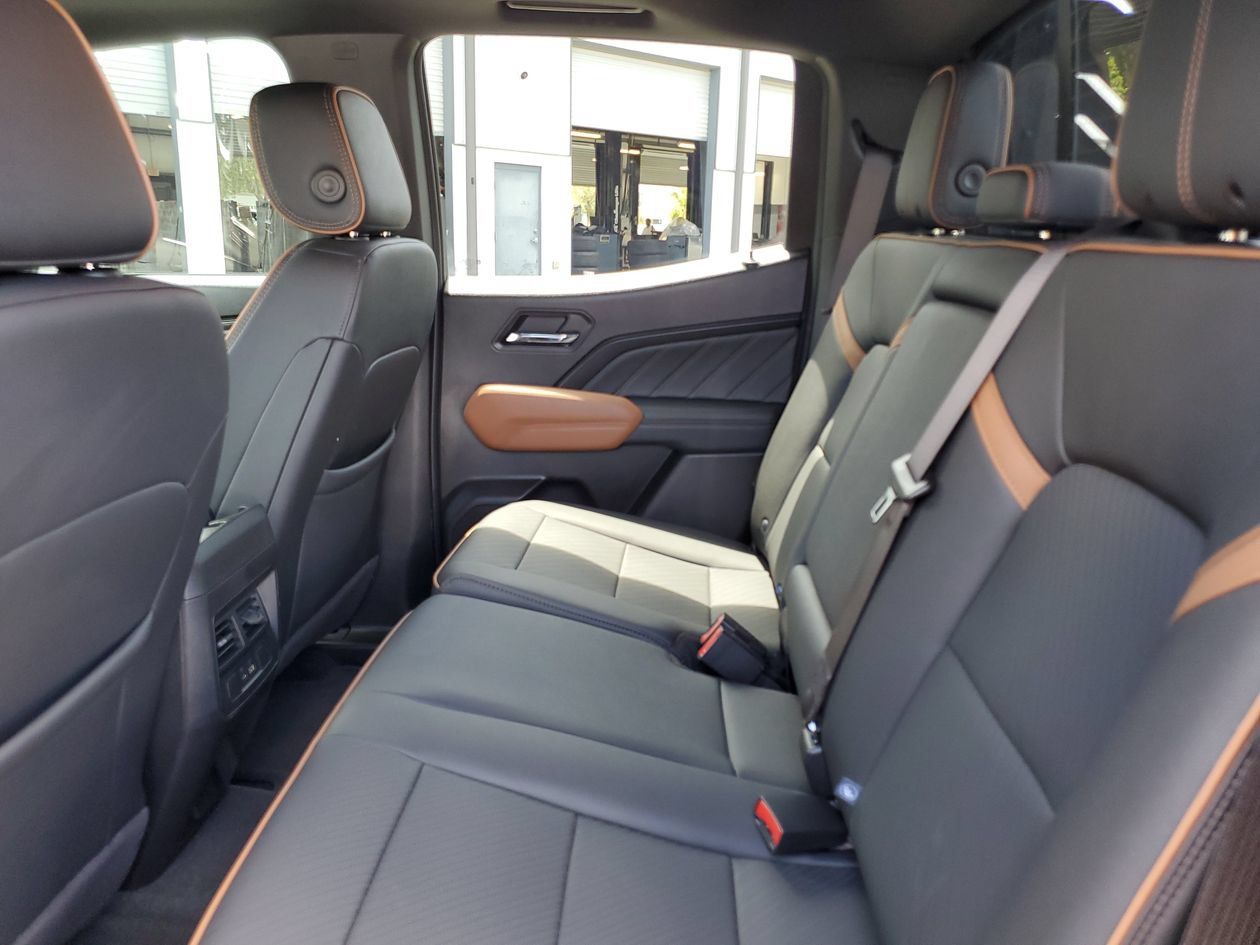 Used 2025 GMC Canyon AT4 w/ Nightfall Edition AWD/4WD image 10