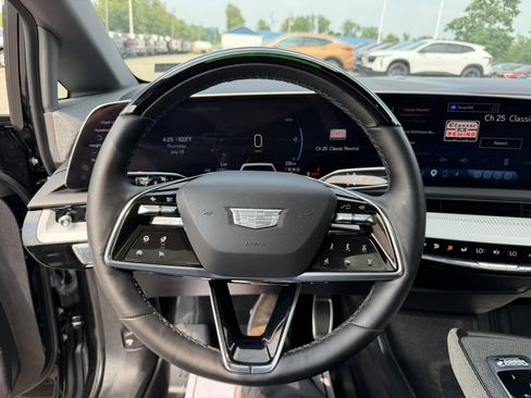 Certified 2025 Cadillac Optiq Luxury 2 w/ LPO, Floor Liner Package AWD/4WD image 21
