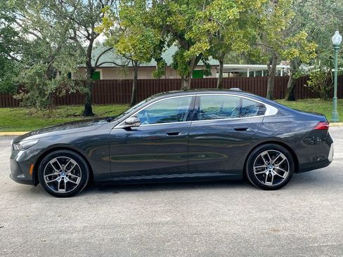 Used 2025 BMW i5 eDrive40i w/ Premium Package image 5