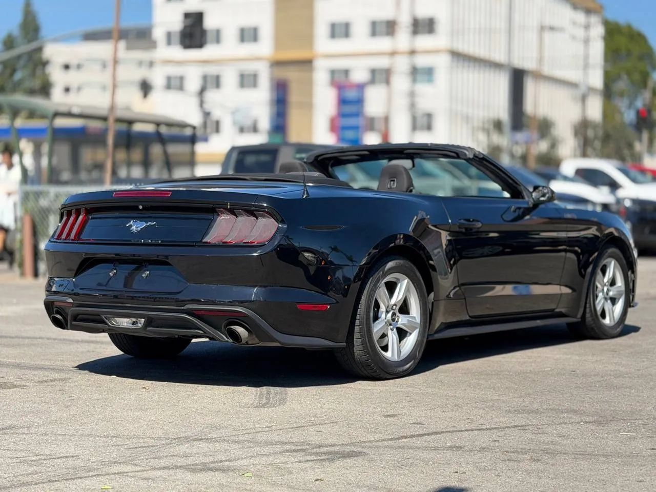 Used 2018 Ford Mustang Convertible RWD image 18