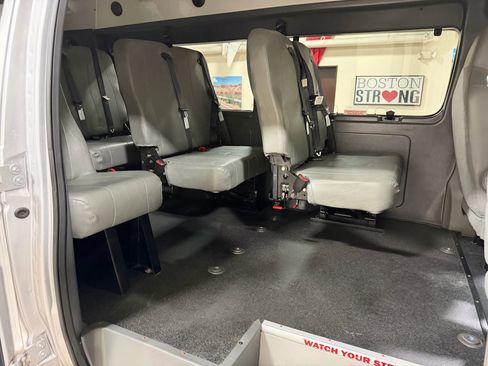 Used 2014 Ford E-250 and Econoline 250 Extended w/ Power Group image 27