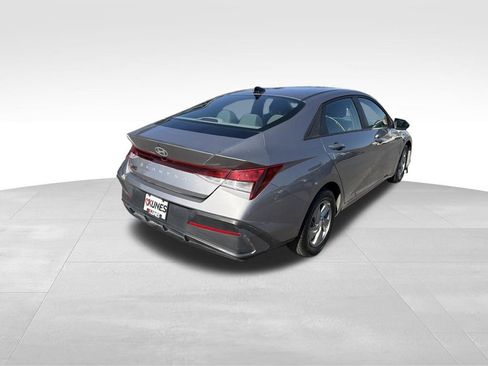 Used 2024 Hyundai Elantra SE FWD image 8